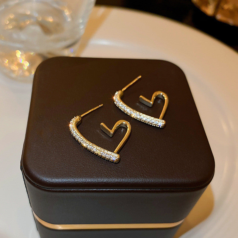 New Trendy Love Heart Earrings Female Light Luxury Minority