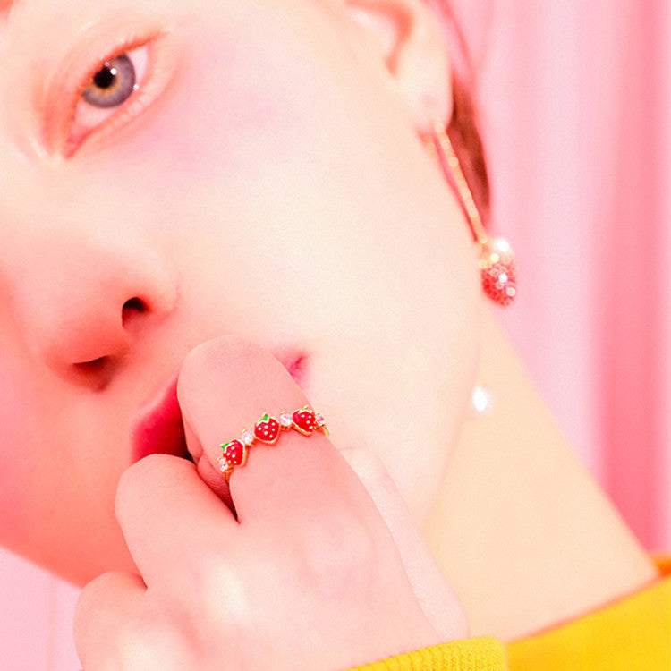 Small strawberry forefinger ring